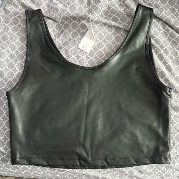 Zara Women's Black Faux Leather Shorts - Picture 3 of 3